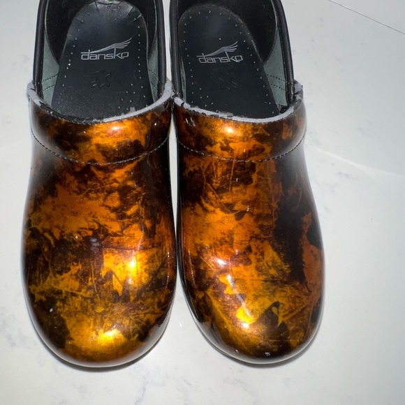 Brown and Black Clogs - Picture 4 of 16